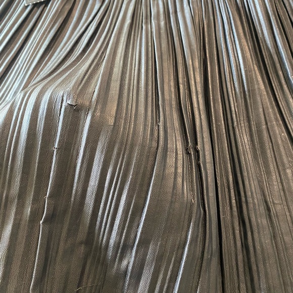 BCBG pleated faux elastic waist leather skirt - Picture 5 of 6